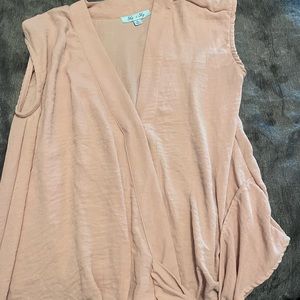 Light pink boutique top